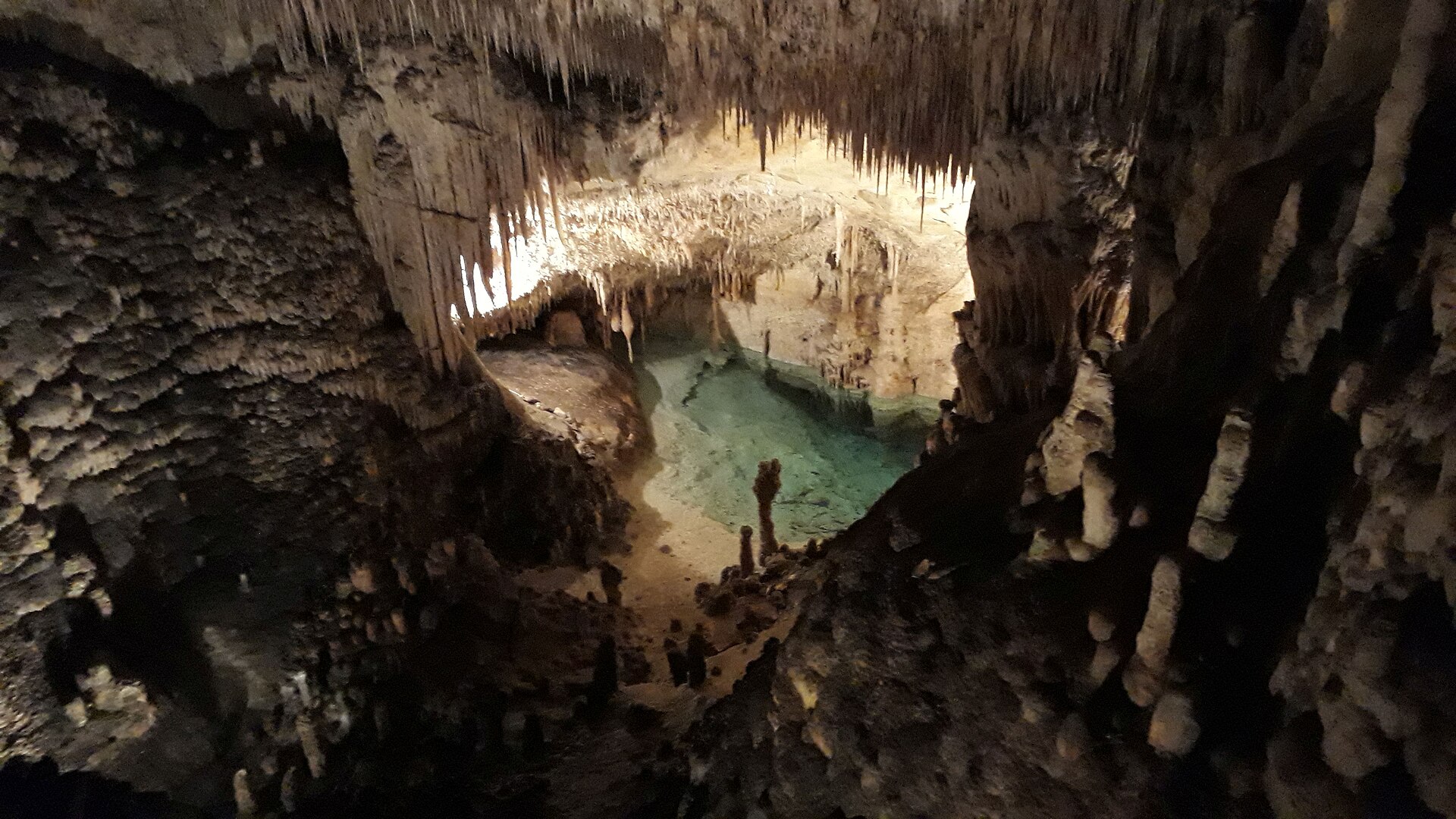 Photo: Rikki Mitterer / Wikimedia Commons, CC BY-SA 4.0 Grottes du Drach